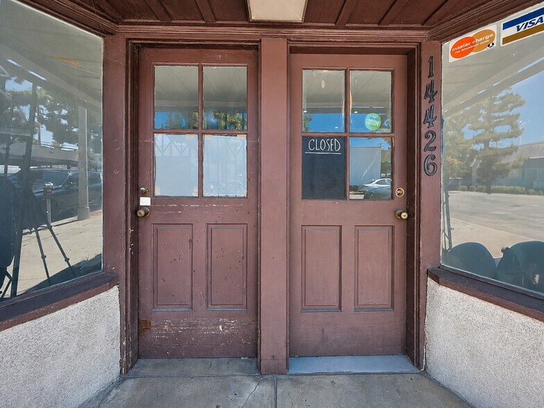 More Photos Of 14426 Friar St, Van Nuys Storefront For Sale