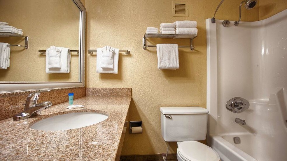 More Photos Of 8514 State Highway 76, Branson West Hotel For Sale