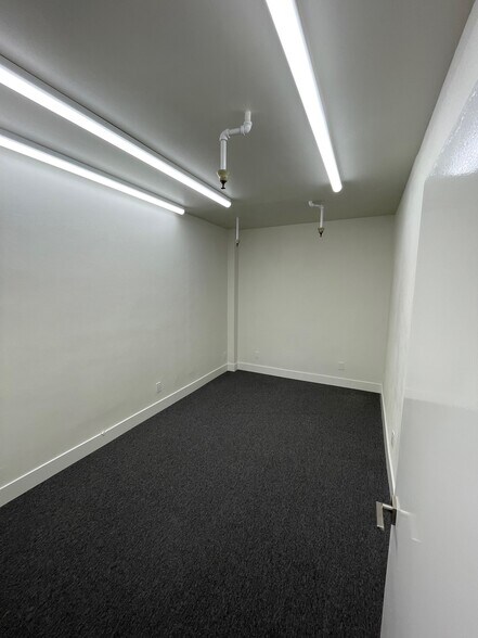 More Photos Of 7127 Laurel Canyon Blvd, North Hollywood Office For Lease