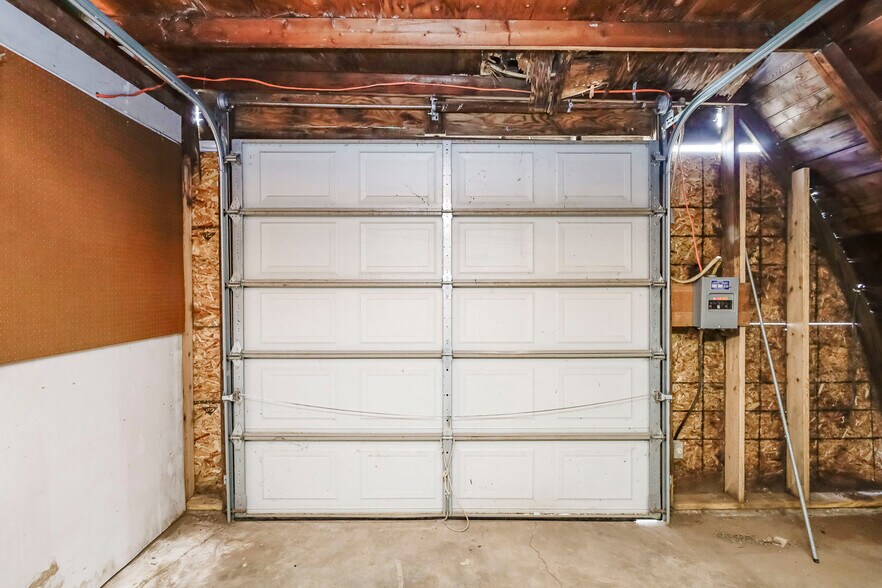 More Photos Of 201 W Silknitter St, Rose Hill Self Storage For Sale