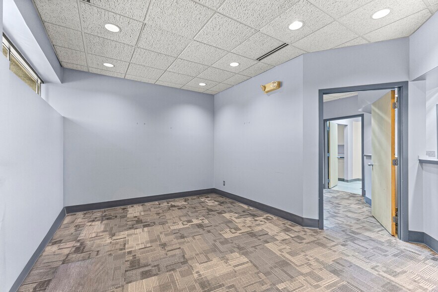 More Photos Of 24825 Michigan Ave, Dearborn Office For Lease