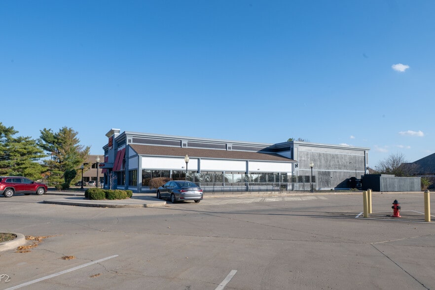 More Photos Of 2100 W White Oaks Dr, Springfield Restaurant For Sale