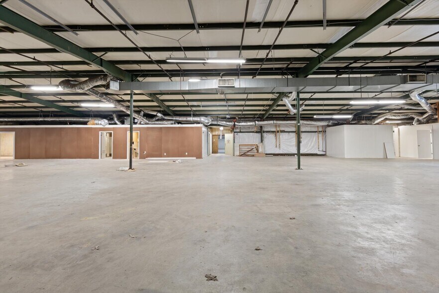 More Photos Of 1811-1813 Old Estill Springs Rd, Tullahoma Warehouse For Lease