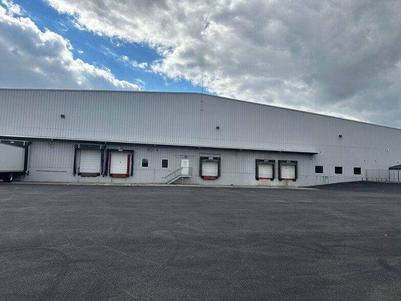 More Photos Of 5405 W Riverbend Ave, Post Falls Manufacturing For Lease