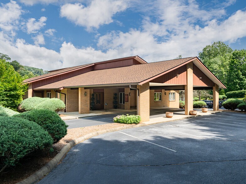 More Photos Of 60 Phifer St, Asheville Medical For Sale