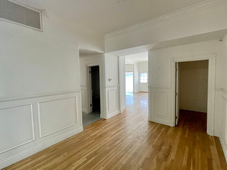 More Photos Of 818 N La Cienega Blvd, Los Angeles Office For Lease