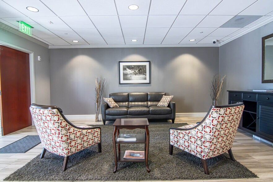 More Photos Of 5544 Central Ave, Saint Petersburg Office For Sale