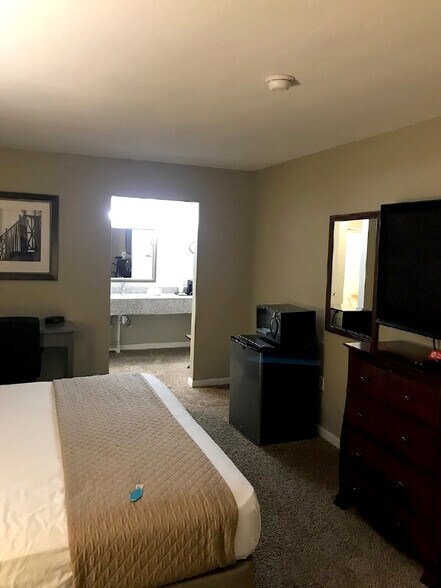 More Photos Of 600 US-61, Portageville Hotel For Sale