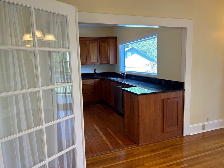 More Photos Of 214 Pioneer Pkwy West, Springfield Medical For Lease