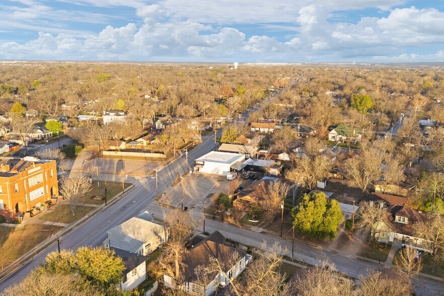 Primary Photo Of 504 Granbury St, Cleburne Storefront For Sale