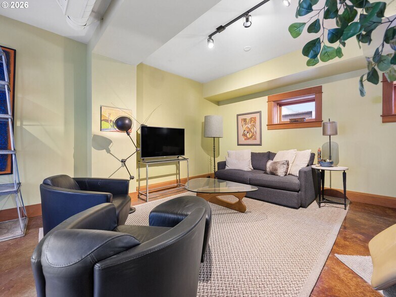 More Photos Of 5400 NE 30th Ave, Portland Office For Lease