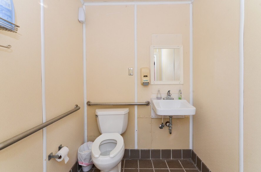 More Photos Of 5079 James Madison Pky, King George Fast Food For Sale