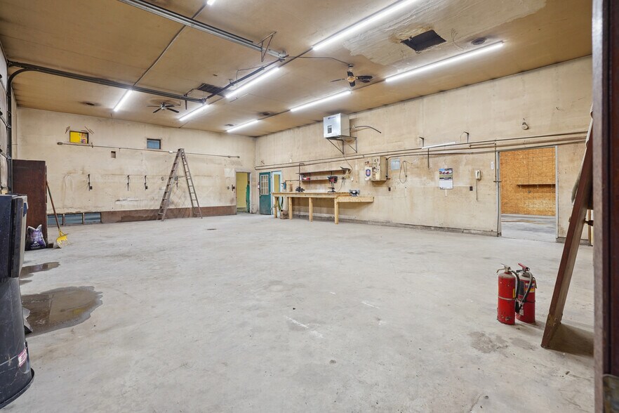 More Photos Of 206 Grant st, Zearing Industrial For Sale