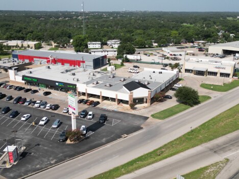 More Photos Of 605 Northwest Pky, Azle Unknown For Lease
