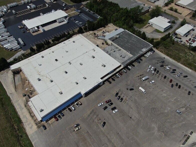 Primary Photo Of 1708 S Gloster St, Tupelo General Retail For Sale