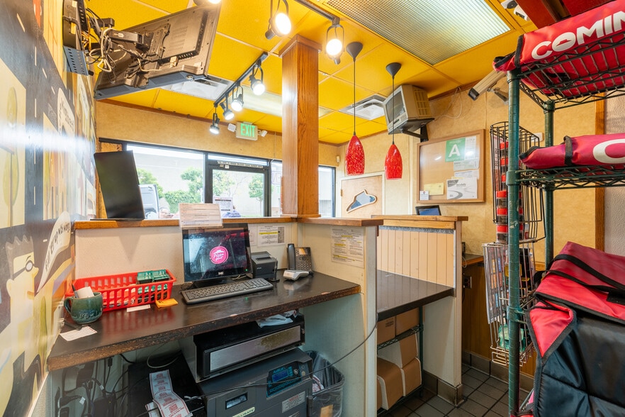 More Photos Of 12203 Hawthorne Blvd, Hawthorne Storefront For Sale