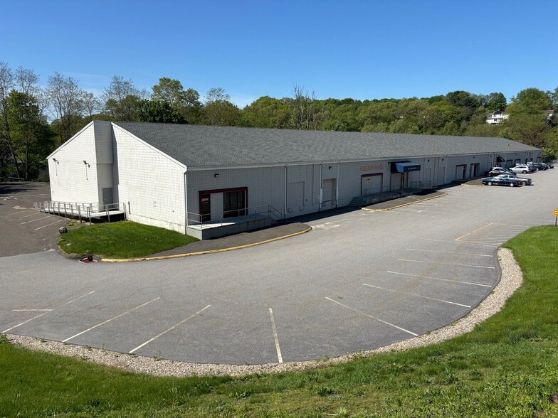 More Photos Of 320 Sylvan Lake Rd, Oakville Light Manufacturing For Lease