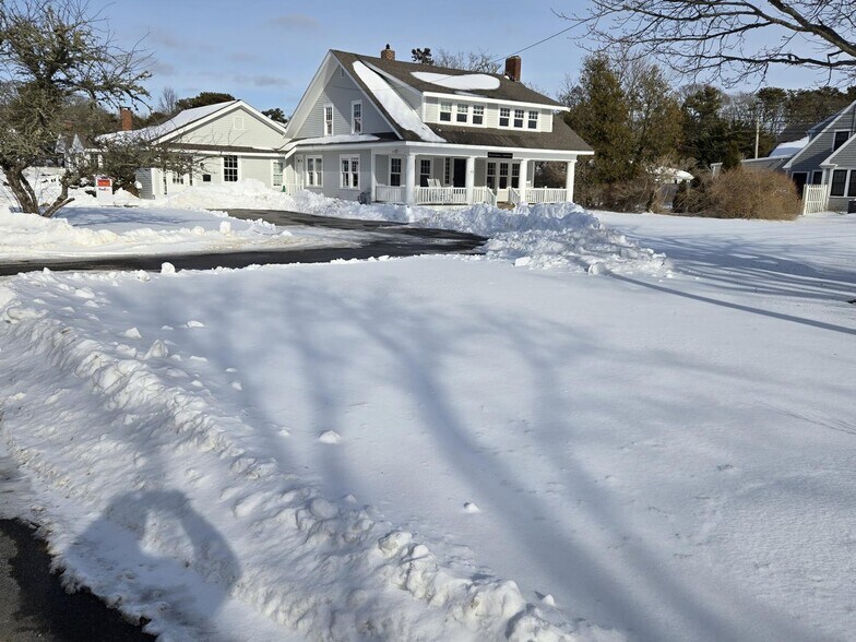 More Photos Of 476 MA-28, Harwich Port Office For Sale