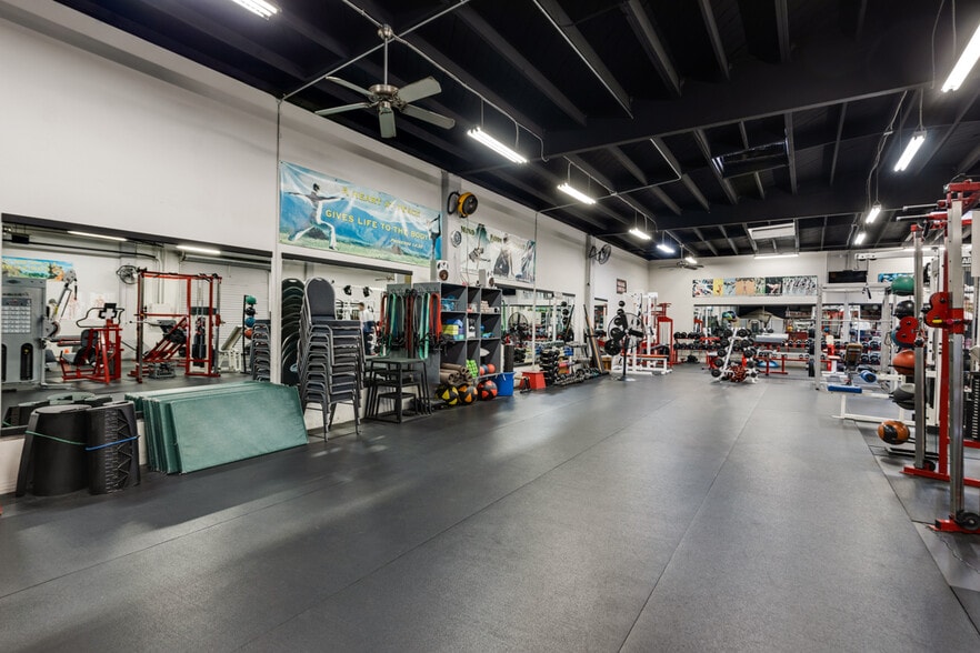 More Photos Of 640 Terminal Way, Costa Mesa Light Manufacturing For Lease