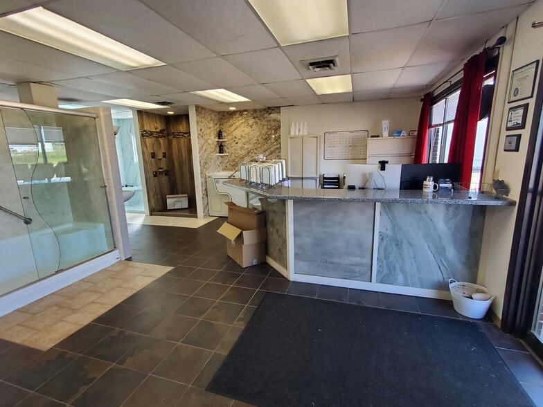 More Photos Of 230 N Koeller St, Oshkosh Storefront Retail Office For Lease