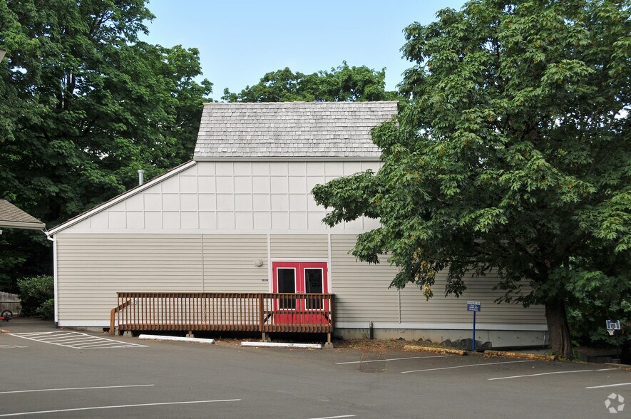 Primary Photo Of 2 Touchstone, Lake Oswego Schools For Lease