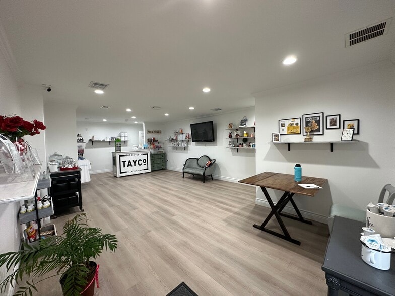 More Photos Of 21224 FM 2100 Rd, Crosby Warehouse For Sale