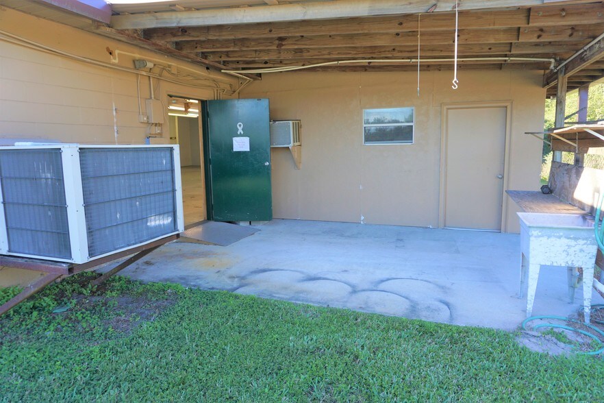 More Photos Of 6520 Fort King Rd, Zephyrhills Storefront Retail Office For Lease