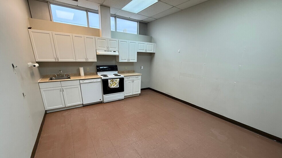 More Photos Of 574 Erin St, Winnipeg Office For Sale