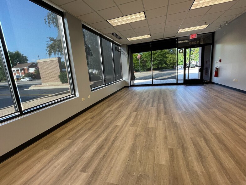 More Photos Of 212 S Milwaukee Ave, Wheeling Unknown For Lease