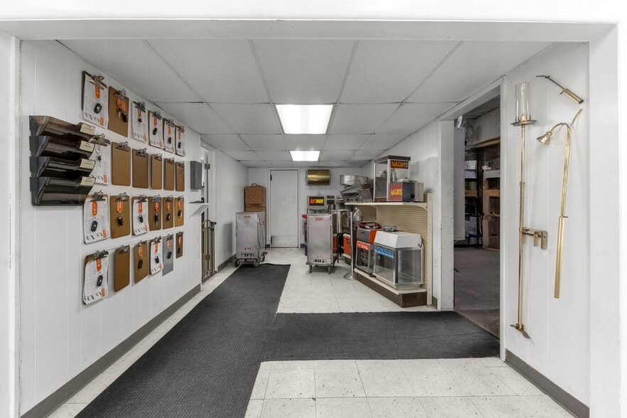 More Photos Of 24101 W Warren St, Dearborn Heights Freestanding For Sale