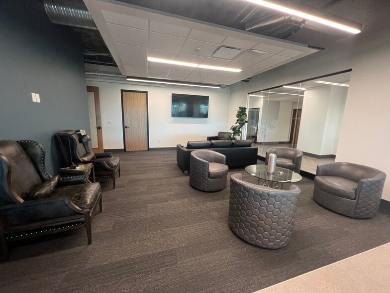 More Photos Of 12200 N Ambassador Dr, Kansas City Medical For Lease