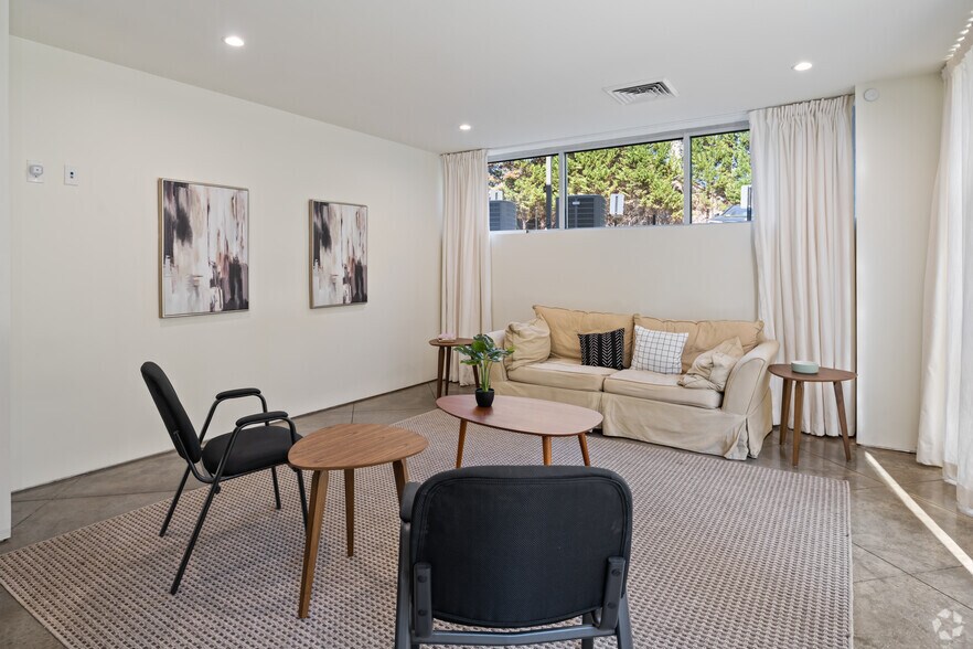 More Photos Of 2081 Columbiana Rd, Birmingham Coworking Space