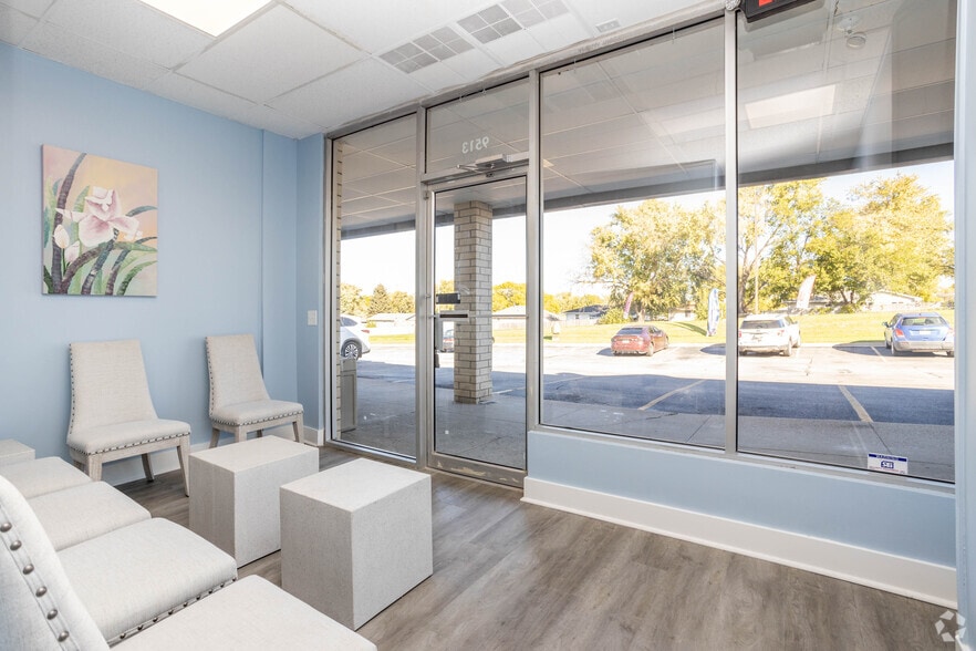 More Photos Of 9505-9539 Q St, Omaha Unknown For Lease