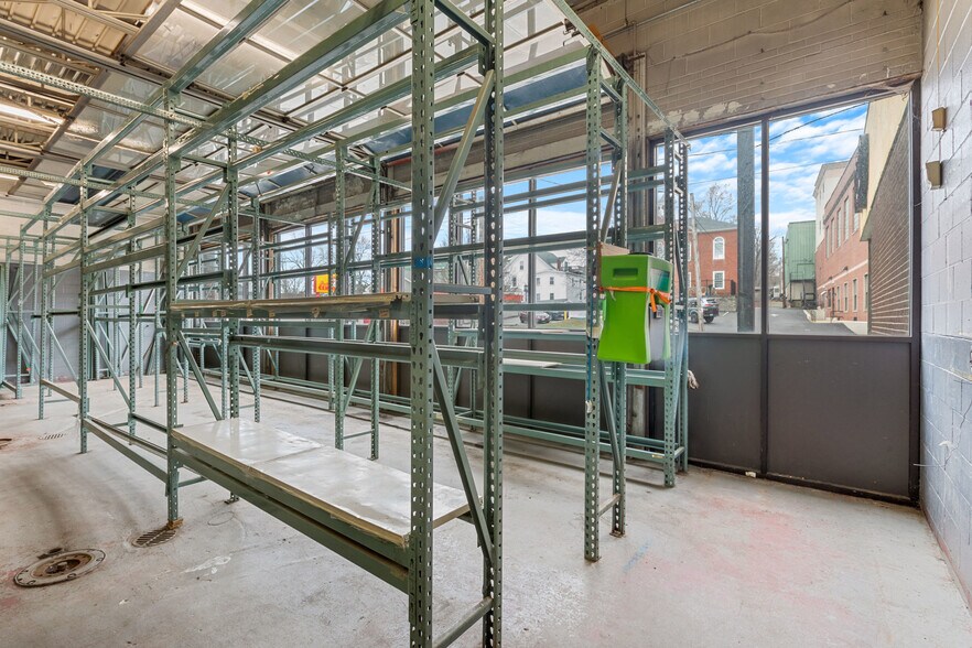 More Photos Of 86 Winter St, Haverhill General Retail For Sale
