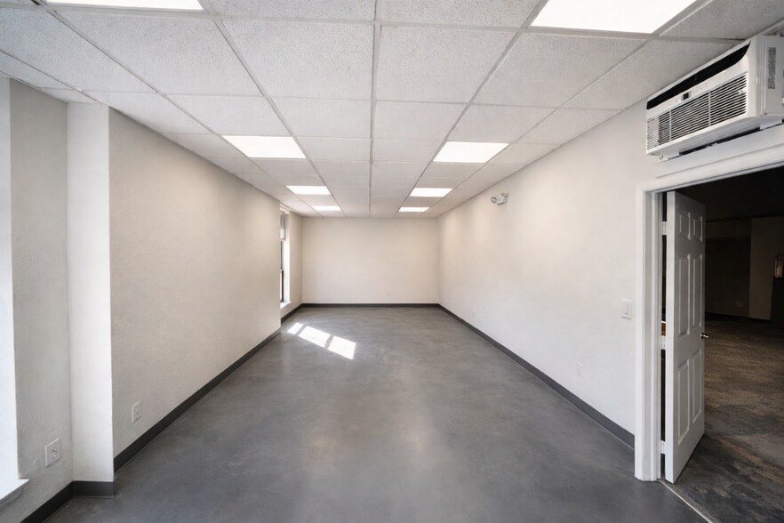 More Photos Of 8233 Gator Ln, West Palm Beach Warehouse For Lease