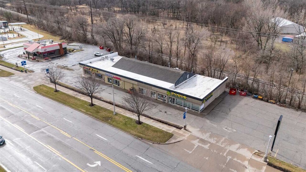 More Photos Of 906 2nd St, Coralville General Retail For Lease