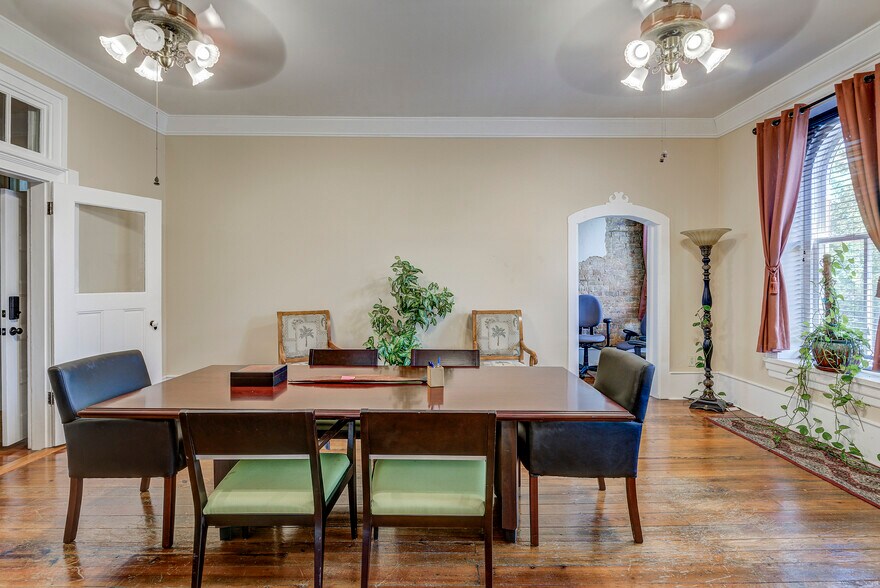 More Photos Of 107 E Main St, Jonesborough Storefront For Sale
