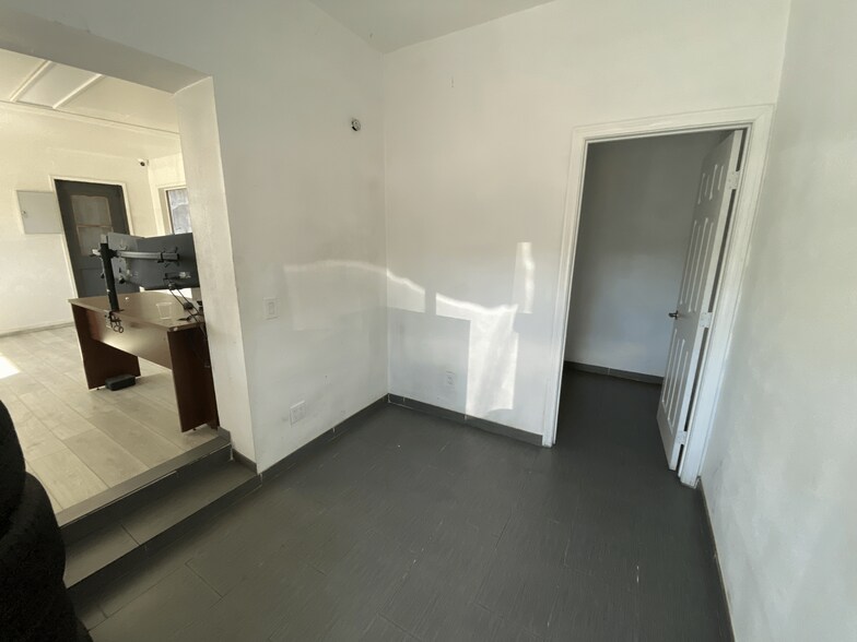 More Photos Of 7620 North Ave, Lemon Grove Service For Lease