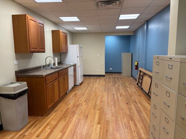 More Photos Of 4210 W Irving Park Rd, Chicago General Retail For Lease