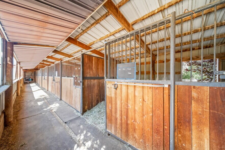 More Photos Of 8778 Arapahoe Rd, Boulder Horse Stables For Sale
