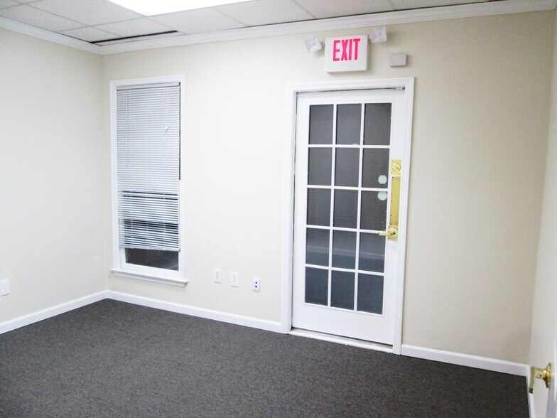 More Photos Of 3867 Holcomb Bridge Rd, Peachtree Corners Office For Lease