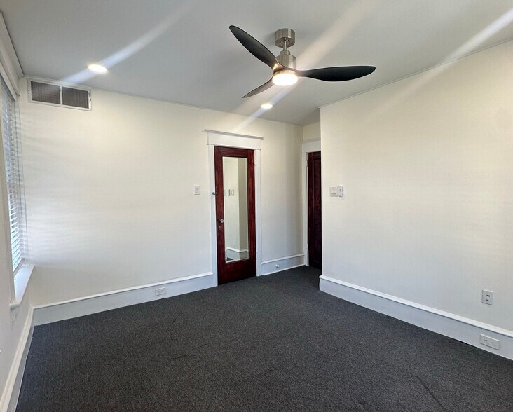 More Photos Of 600 S White Horse Pike, Audubon Medical For Lease