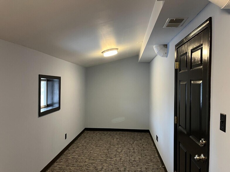 More Photos Of 505 Grant Ave, Chesterton Distribution For Lease