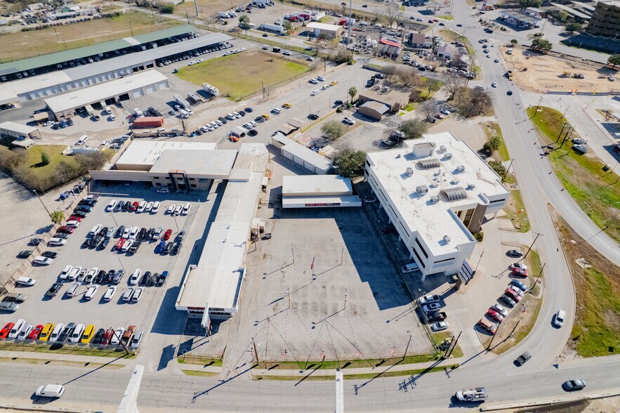 More Photos Of 9600 N I-35, San Antonio Showroom For Lease