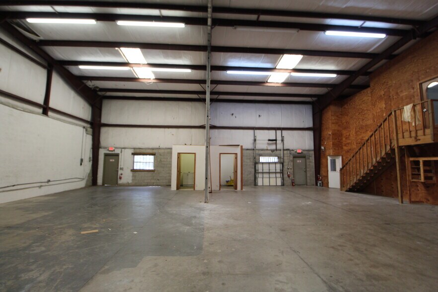 More Photos Of 2208 58th Ave E, Bradenton Warehouse For Sale