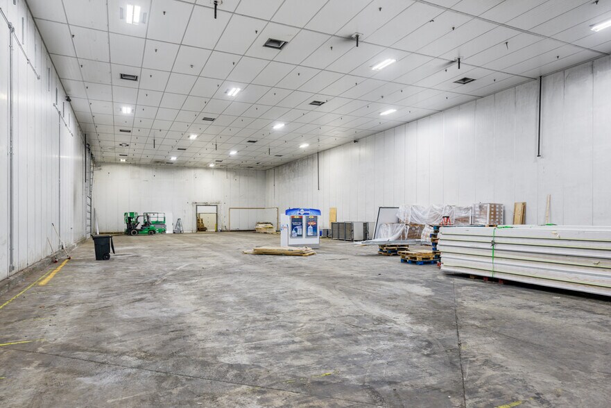 More Photos Of 216 Hartmann Dr, Lebanon Distribution For Lease