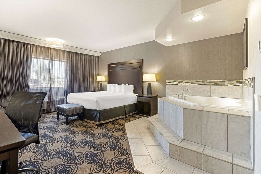 More Photos Of 4706 S 108th St, Omaha Hotel For Sale