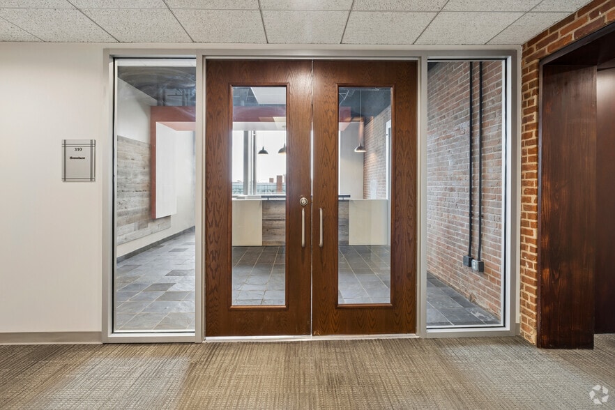More Photos Of 300 W Pratt St, Baltimore Office For Lease