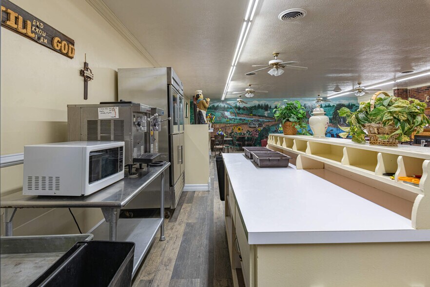 More Photos Of 749-751 Dayton Oxford Rd, Carlisle Freestanding For Sale