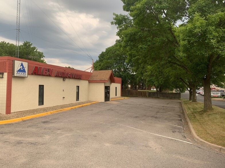 More Photos Of 4211 Rhode Island Ave N, New Hope Freestanding For Lease